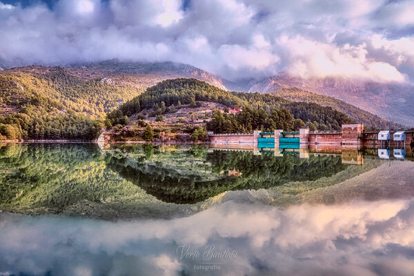 PantanoGuadalest_Simetría-copia.jpg